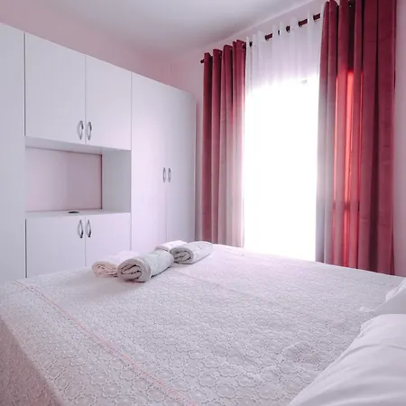 Kejsi Apartament 아파트 골렘